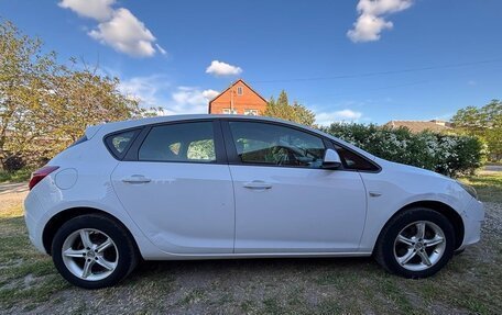 Opel Astra J, 2011 год, 750 000 рублей, 2 фотография