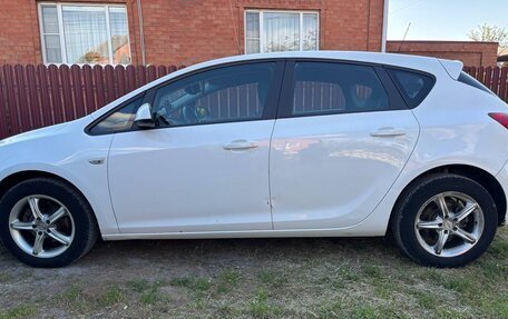 Opel Astra J, 2011 год, 750 000 рублей, 3 фотография