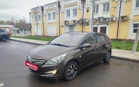 Hyundai Solaris II рестайлинг, 2015 год, 800 000 рублей, 2 фотография