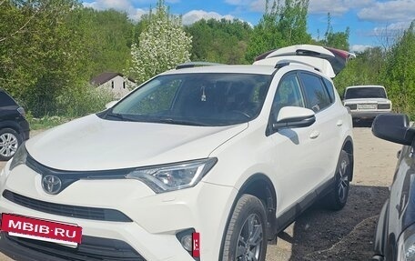 Toyota RAV4, 2015 год, 2 000 000 рублей, 2 фотография