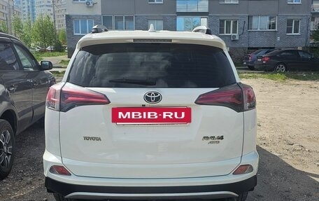 Toyota RAV4, 2015 год, 2 000 000 рублей, 4 фотография