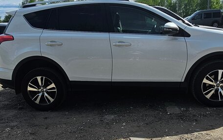 Toyota RAV4, 2015 год, 2 000 000 рублей, 14 фотография