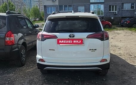 Toyota RAV4, 2015 год, 2 000 000 рублей, 13 фотография