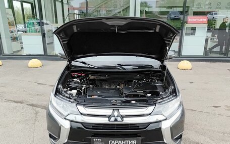 Mitsubishi Outlander III рестайлинг 3, 2017 год, 1 976 000 рублей, 11 фотография
