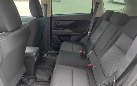 Mitsubishi Outlander III рестайлинг 3, 2017 год, 1 976 000 рублей, 15 фотография
