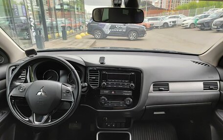 Mitsubishi Outlander III рестайлинг 3, 2017 год, 1 976 000 рублей, 17 фотография