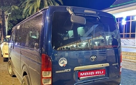 Toyota HiAce H200, 2007 год, 1 900 000 рублей, 8 фотография