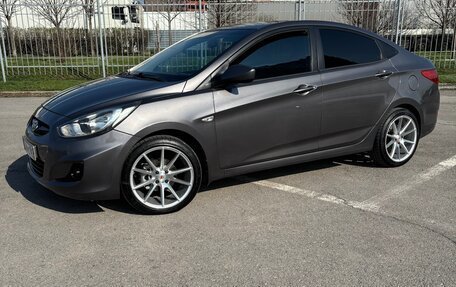 Hyundai Solaris II рестайлинг, 2011 год, 770 000 рублей, 1 фотография