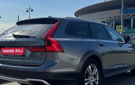 Volvo V90 Cross Country I рестайлинг, 2017 год, 2 888 000 рублей, 5 фотография