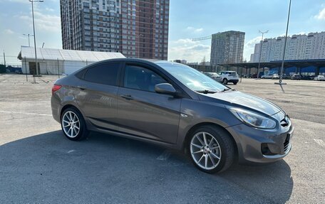 Hyundai Solaris II рестайлинг, 2011 год, 770 000 рублей, 3 фотография