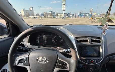 Hyundai Solaris II рестайлинг, 2011 год, 770 000 рублей, 8 фотография