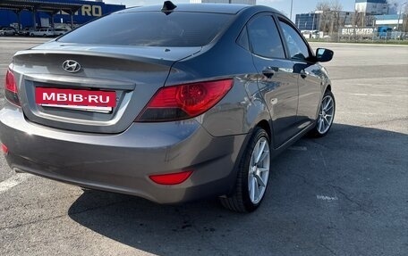 Hyundai Solaris II рестайлинг, 2011 год, 770 000 рублей, 5 фотография