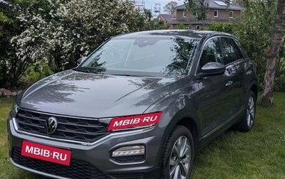 Volkswagen T-Roc I, 2021 год, 1 716 000 рублей, 1 фотография
