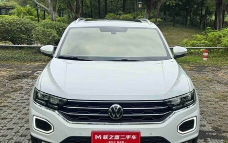 Volkswagen T-Roc I, 2021 год, 2 640 000 рублей, 2 фотография