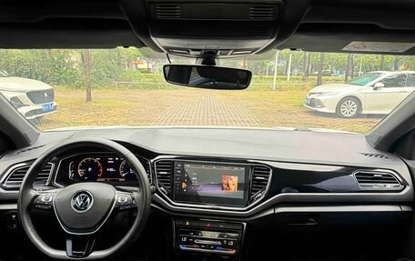 Volkswagen T-Roc I, 2021 год, 2 640 000 рублей, 15 фотография