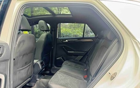 Volkswagen T-Roc I, 2021 год, 2 640 000 рублей, 22 фотография