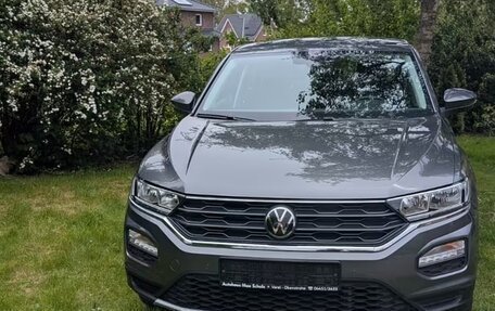 Volkswagen T-Roc I, 2021 год, 1 716 000 рублей, 3 фотография