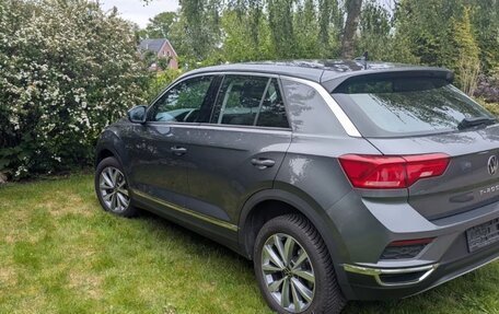 Volkswagen T-Roc I, 2021 год, 1 716 000 рублей, 2 фотография