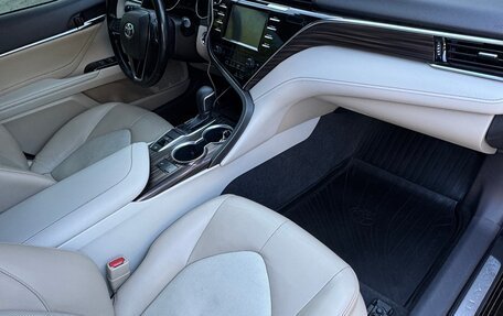 Toyota Camry, 2018 год, 2 500 000 рублей, 17 фотография