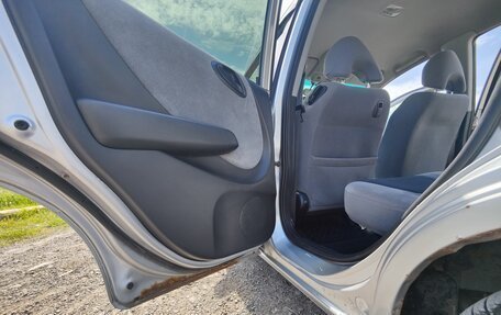 Honda Fit III, 2002 год, 330 000 рублей, 22 фотография
