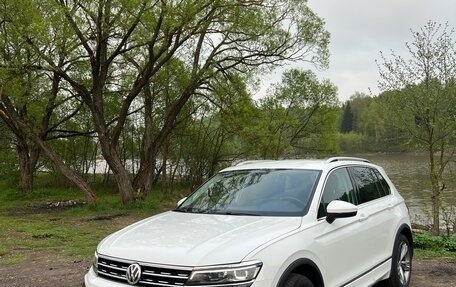 Volkswagen Tiguan II, 2018 год, 2 800 000 рублей, 1 фотография