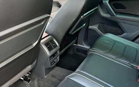 Volkswagen Tiguan II, 2018 год, 2 800 000 рублей, 19 фотография