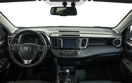 Toyota RAV4, 2017 год, 2 399 000 рублей, 10 фотография