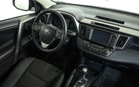 Toyota RAV4, 2017 год, 2 399 000 рублей, 9 фотография