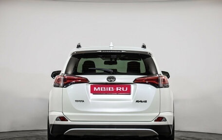 Toyota RAV4, 2017 год, 2 399 000 рублей, 6 фотография