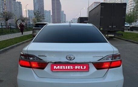 Toyota Camry, 2015 год, 1 900 000 рублей, 4 фотография