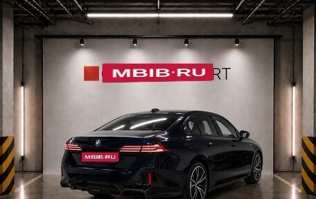 BMW 5 серия, 2024 год, 5 990 000 рублей, 4 фотография