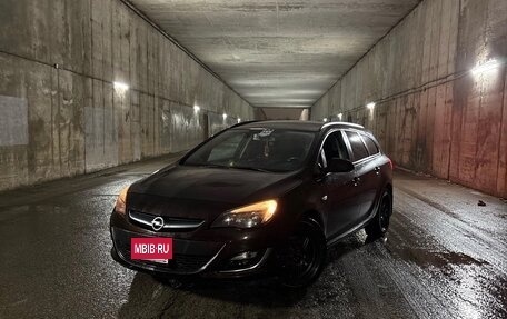 Opel Astra J, 2013 год, 950 000 рублей, 2 фотография