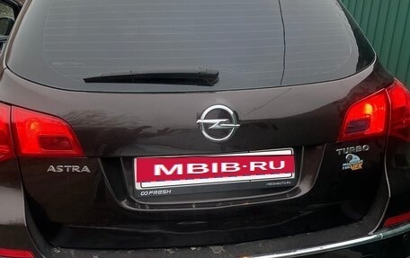 Opel Astra J, 2013 год, 950 000 рублей, 3 фотография