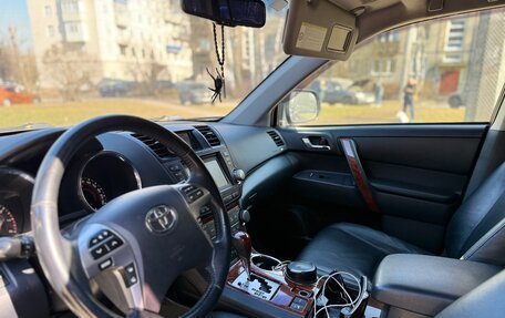 Toyota Highlander III, 2011 год, 1 940 000 рублей, 6 фотография