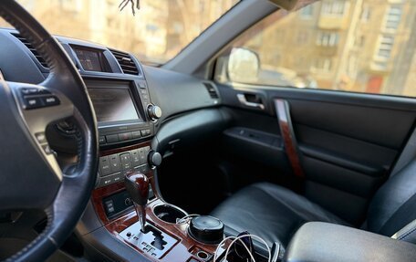 Toyota Highlander III, 2011 год, 1 940 000 рублей, 8 фотография