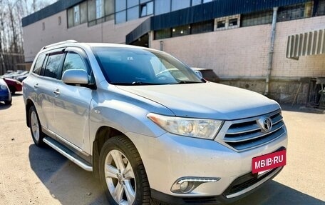 Toyota Highlander III, 2011 год, 1 940 000 рублей, 3 фотография