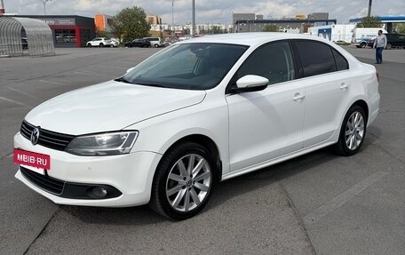 Volkswagen Jetta VI, 2011 год, 890 000 рублей, 11 фотография