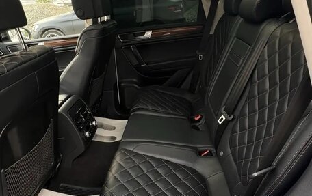 Volkswagen Touareg III, 2017 год, 4 090 000 рублей, 7 фотография