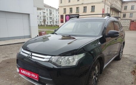 Mitsubishi Outlander III рестайлинг 3, 2014 год, 1 400 000 рублей, 1 фотография