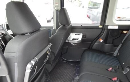 Toyota Roomy I, 2023 год, 1 090 000 рублей, 22 фотография
