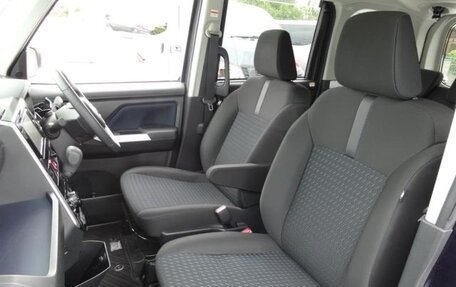 Toyota Roomy I, 2023 год, 1 090 000 рублей, 24 фотография