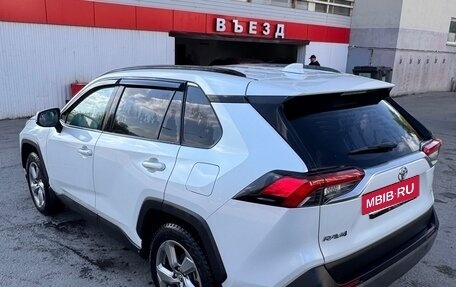 Toyota RAV4, 2022 год, 2 980 000 рублей, 3 фотография