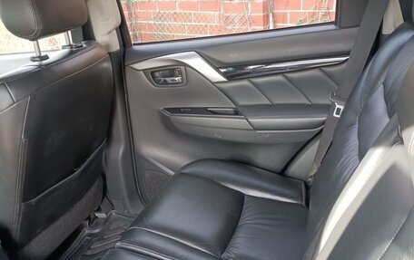 Mitsubishi Pajero Sport III рестайлинг, 2017 год, 3 095 000 рублей, 14 фотография