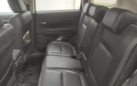Mitsubishi Outlander III рестайлинг 3, 2014 год, 1 400 000 рублей, 7 фотография