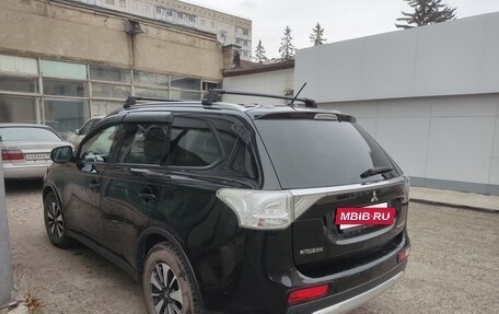Mitsubishi Outlander III рестайлинг 3, 2014 год, 1 400 000 рублей, 4 фотография
