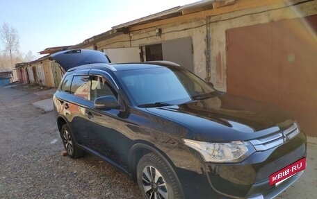 Mitsubishi Outlander III рестайлинг 3, 2014 год, 1 400 000 рублей, 10 фотография