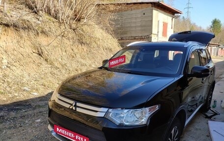 Mitsubishi Outlander III рестайлинг 3, 2014 год, 1 400 000 рублей, 9 фотография