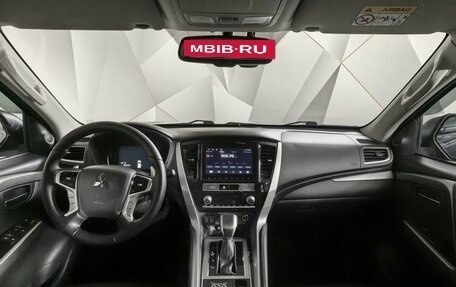 Mitsubishi Pajero Sport III рестайлинг, 2022 год, 4 000 000 рублей, 13 фотография