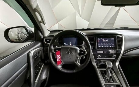 Mitsubishi Pajero Sport III рестайлинг, 2022 год, 4 000 000 рублей, 19 фотография
