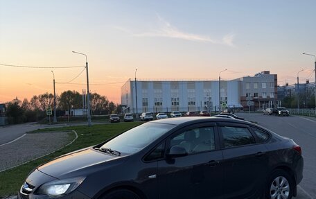Opel Astra J, 2013 год, 870 000 рублей, 2 фотография